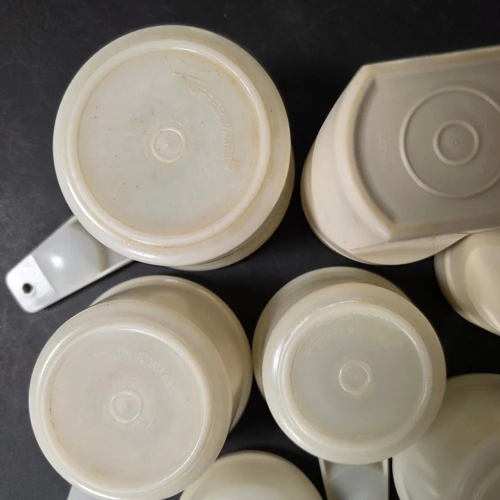 Tupperware Measuring Cups Shakers Set Vintage 7pc Almond Cream Fair Baking Tools